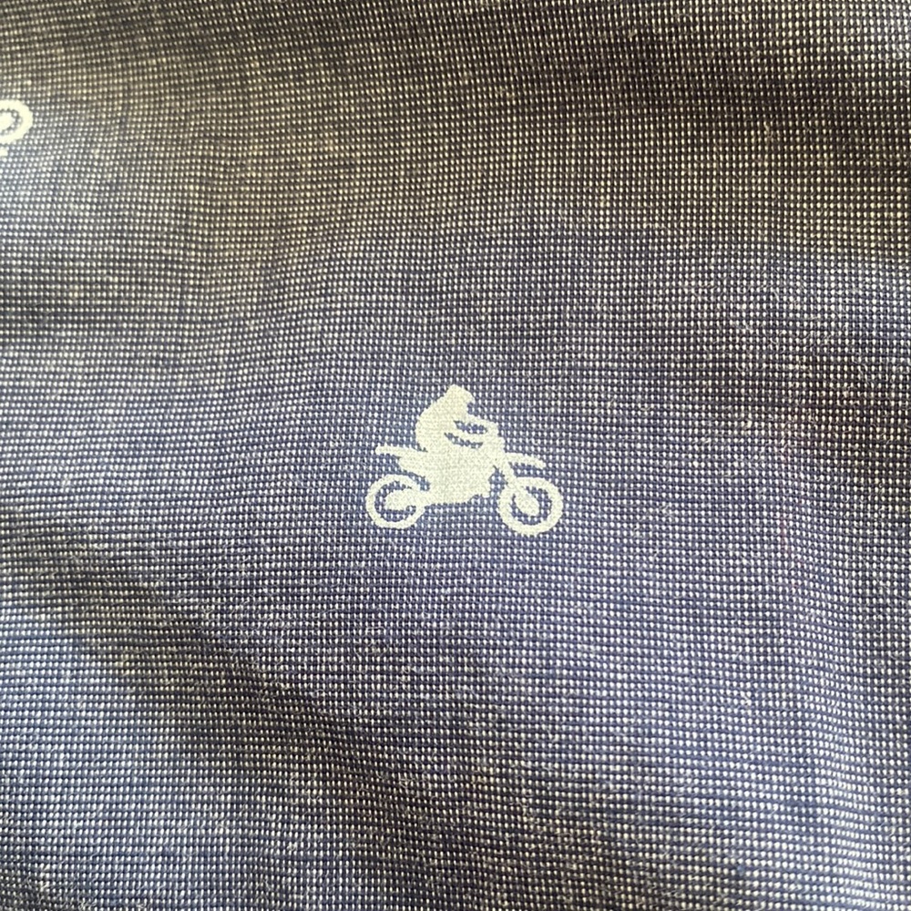 Button down - Picture 2 of 3
